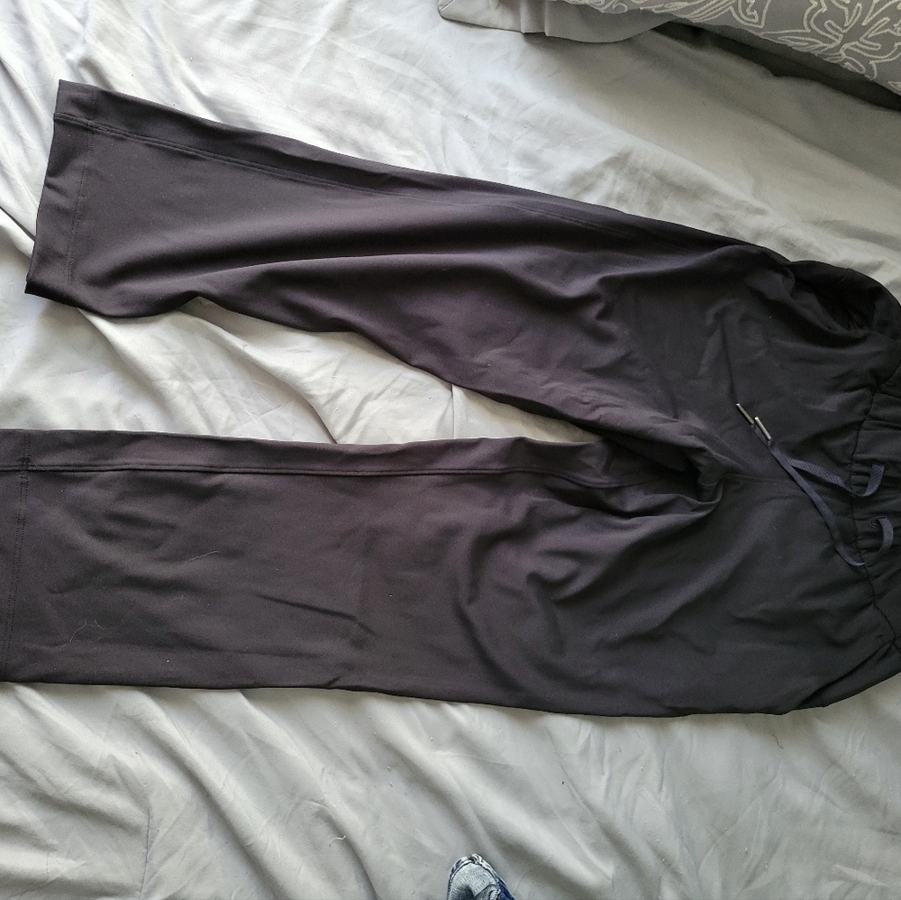 Lululemon on the fly crop